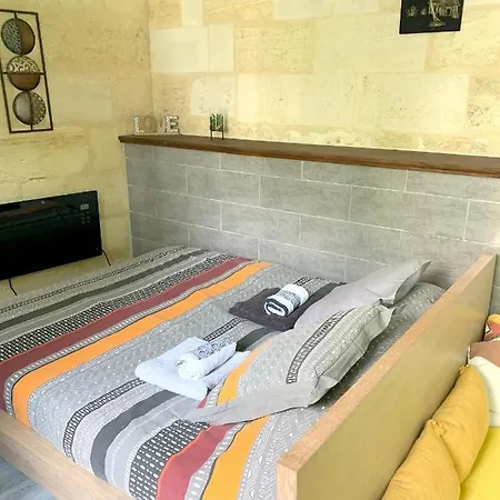 Maison Charmante A Avec Piscine Priveea Holiday home *